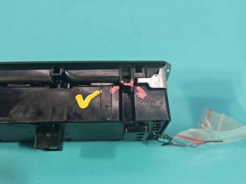 Блок кнопок склопідйомників Mercedes B W246 A1669054400 — фото деталі 5