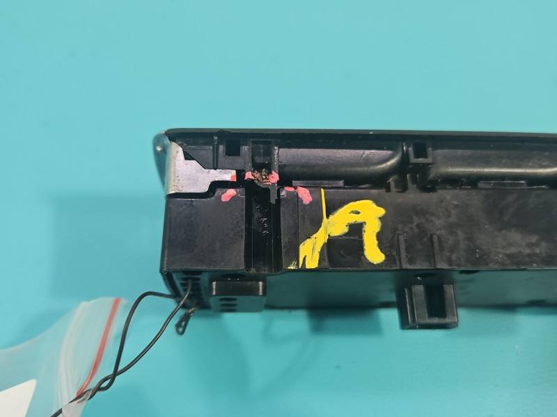 Блок кнопок склопідйомників Mercedes B W246 A1669054400 — фото деталі 7