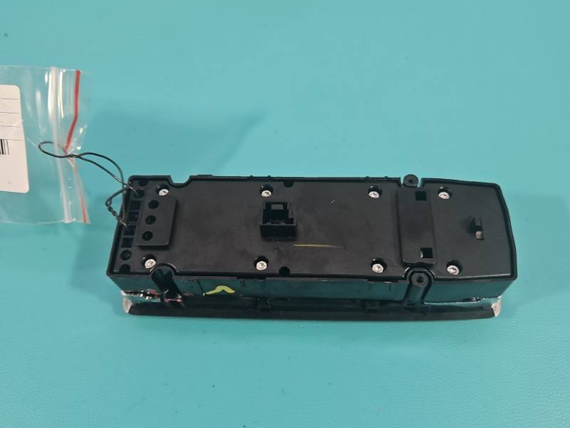 Блок кнопок склопідйомників Mercedes B W246 A1669054400 — фото деталі 8