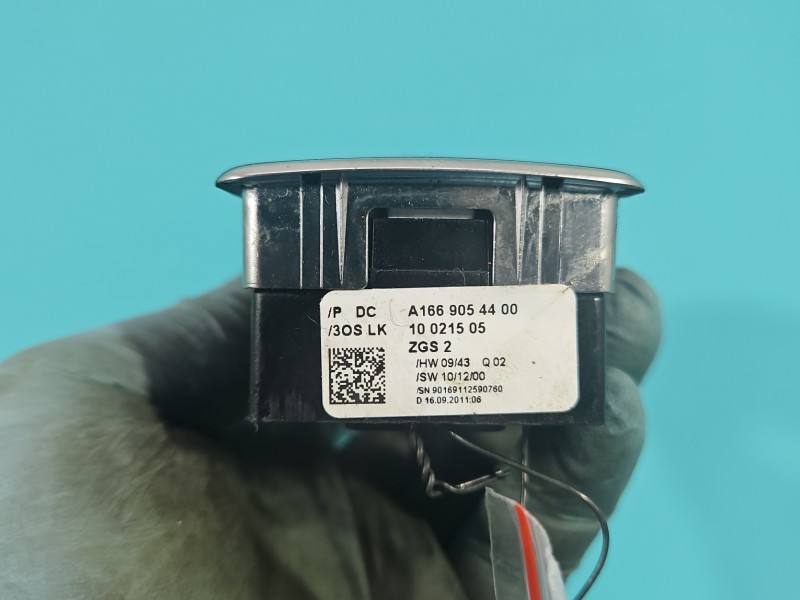 Блок кнопок склопідйомників Mercedes B W246 A1669054400 — фото деталі 9