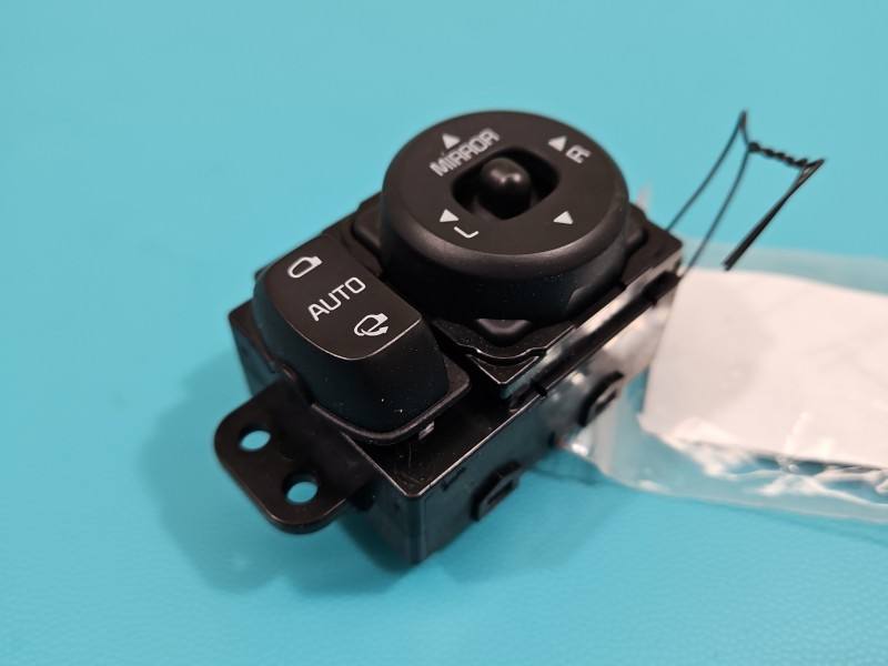 Блок кнопок стеклоподъемников Kia Ceed 93530-A2050