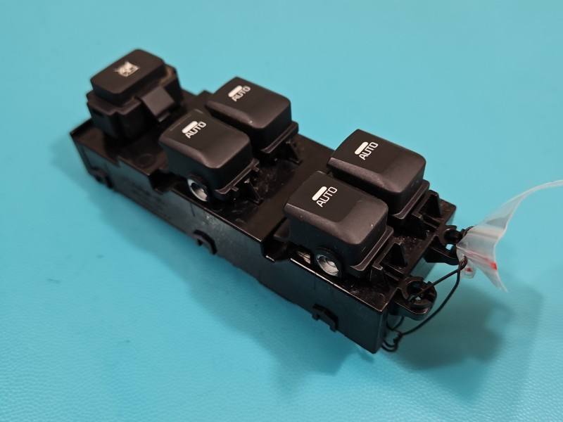 Блок кнопок склопідйомників Kia Ceed 93570-A2000