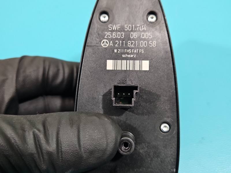 Блок кнопок склопідйомників Mercedes E W211 A2118210058 — фото деталі 4