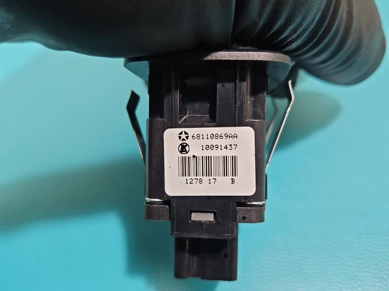 Блок кнопок склопідйомників Dodge Caravan 68110869AA — фото деталі 7