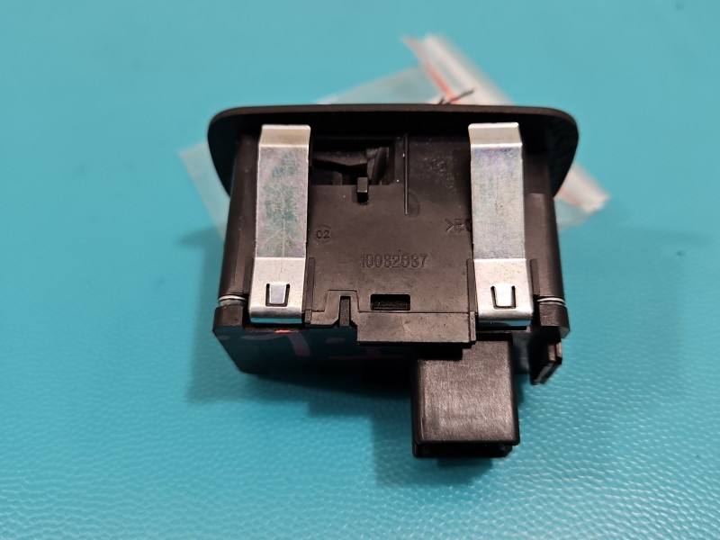 Блок кнопок склопідйомників Dodge Caravan 68110869AA — фото деталі 3