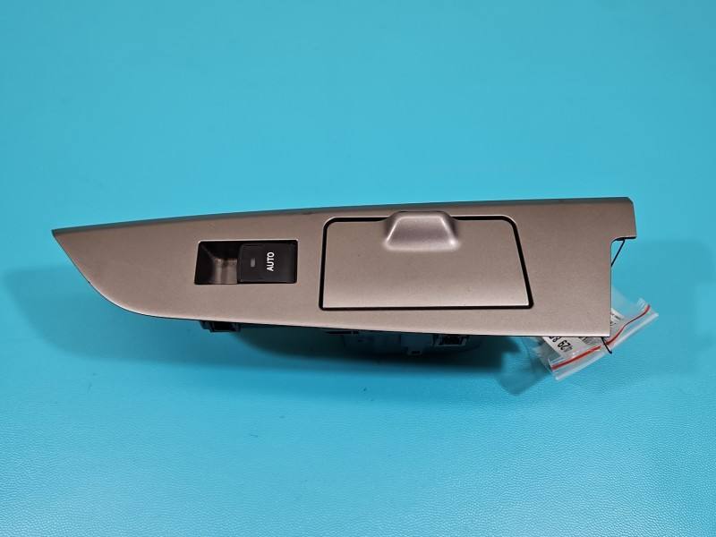 Блок кнопок склопідйомників Toyota Land Cruiser 1A461-010G — фото деталі 2