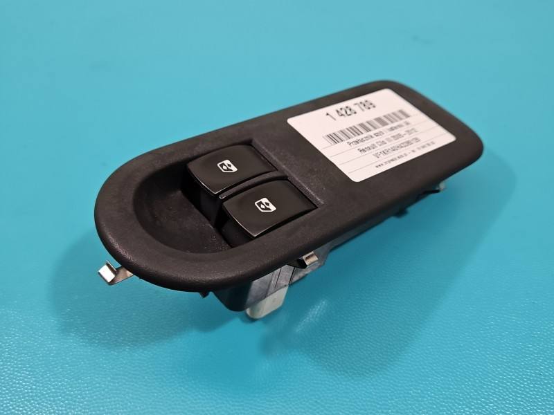 Блок кнопок склопідйомників Renault Clio 8200356519