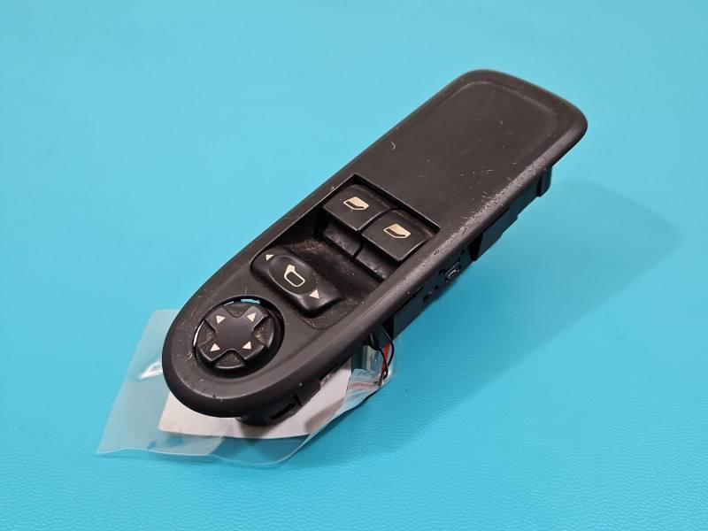 Блок кнопок склопідйомників Peugeot 308 96565186XT