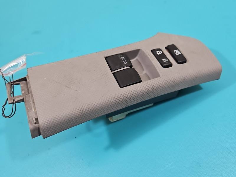 Блок кнопок склопідйомників Toyota Yaris 2 74232-0D110