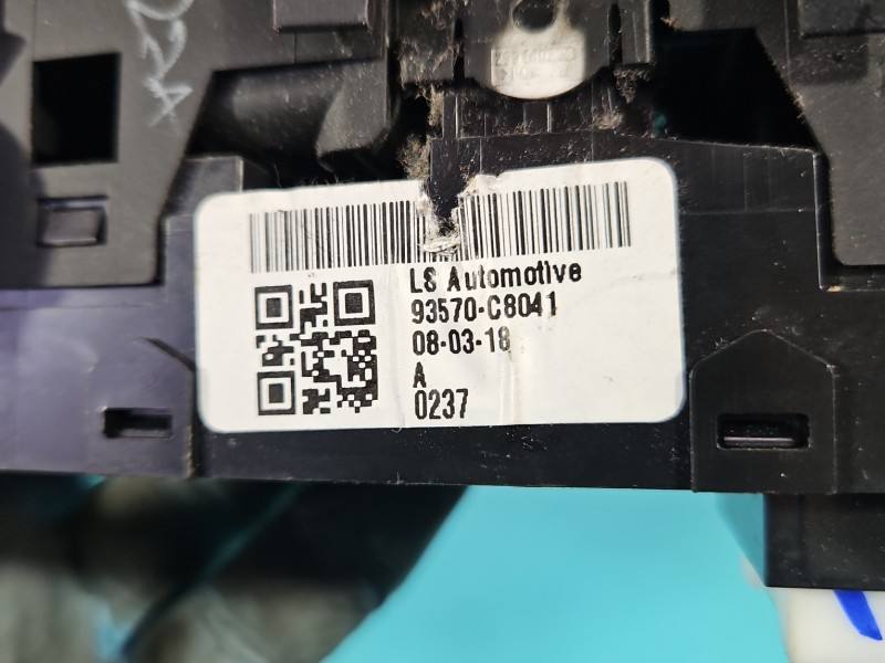 Блок кнопок склопідйомників Hyundai I20 93570-C8041 — фото деталі 8