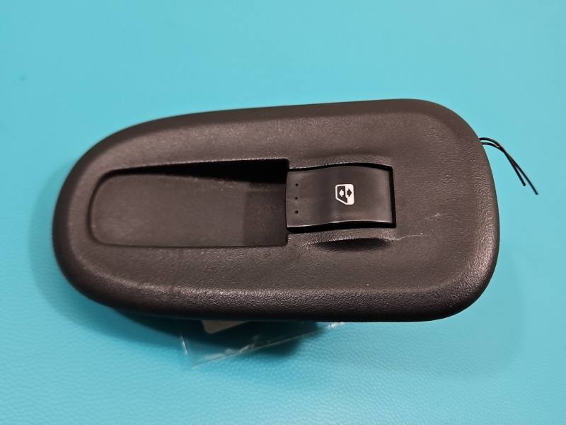 Блок кнопок склопідйомників Renault Master 8200548968 — фото деталі 2