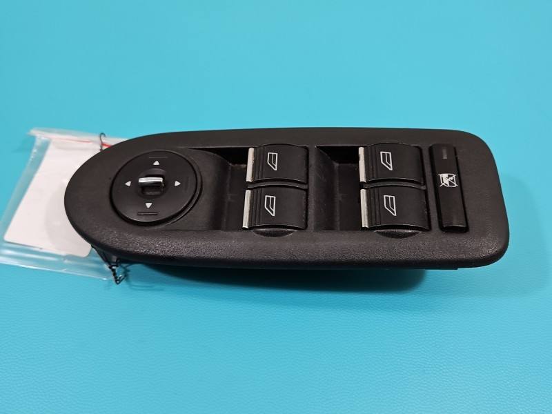 Блок кнопок склопідйомників Ford Kuga 8M5T-14A132-AC — фото деталі 2