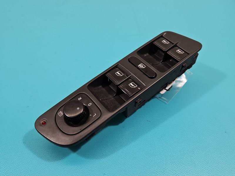 Блок кнопок склопідйомників Volkswagen Tiguan 1K4959857B