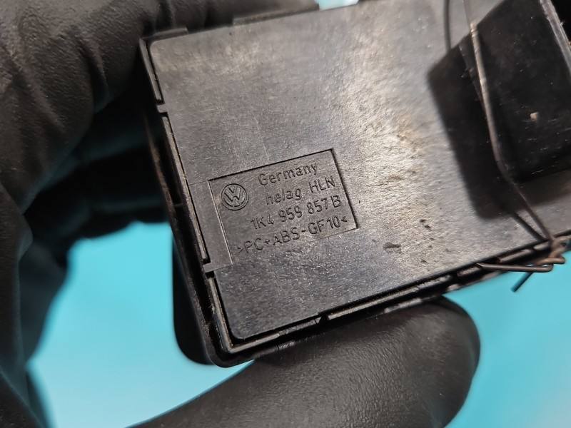 Блок кнопок склопідйомників Volkswagen Tiguan 1K4959857B — фото деталі 4