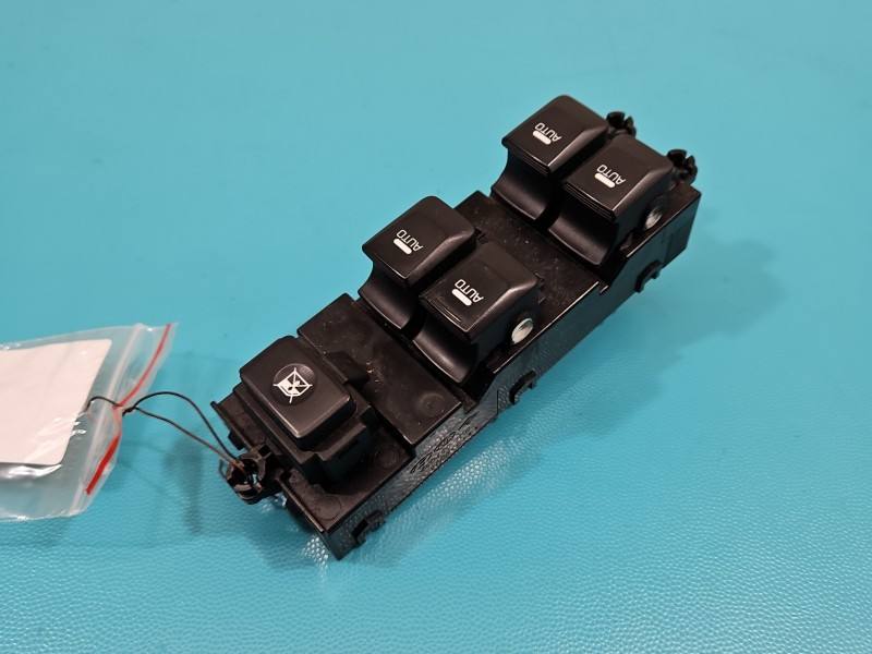 Блок кнопок склопідйомників Kia Ceed 93570-A2000