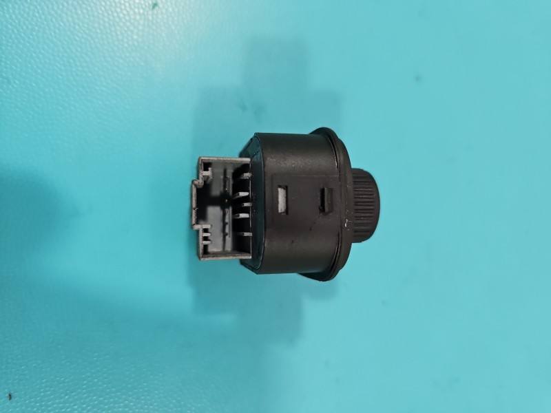 Блок кнопок склопідйомників Volkswagen Golf 5 1K0959565C — фото деталі 4