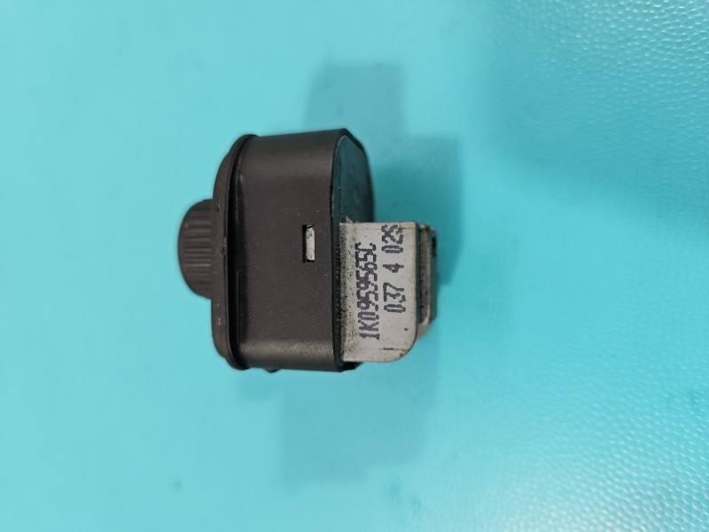 Блок кнопок склопідйомників Volkswagen Golf 5 1K0959565C — фото деталі 5