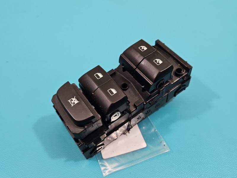 Блок кнопок стеклоподъемников Kia Ceed 93570J7100