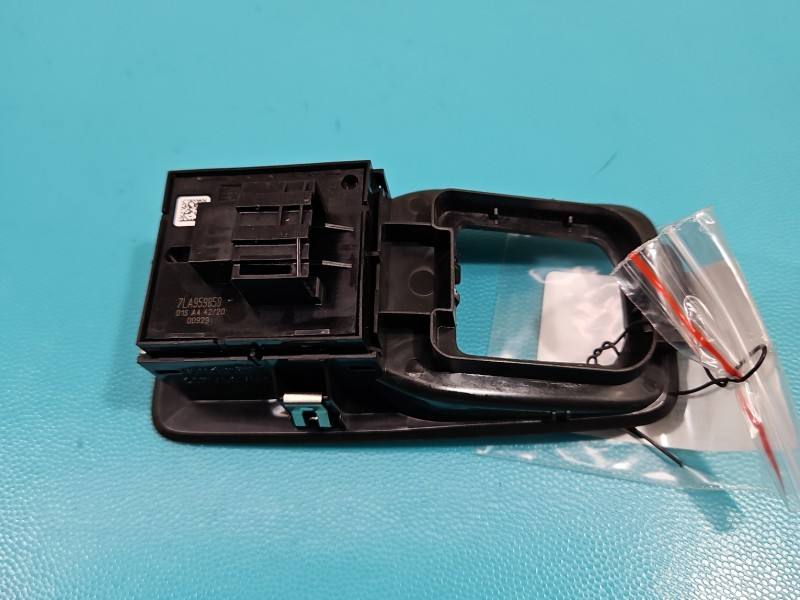 Блок кнопок склопідйомників Volkswagen Caddy 2K7868247A — фото деталі 3
