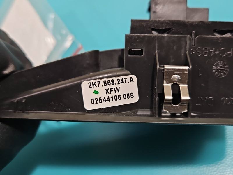 Блок кнопок склопідйомників Volkswagen Caddy 2K7868247A — фото деталі 5