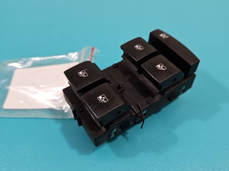 Блок кнопок склопідйомників Opel Meriva B 13305011
