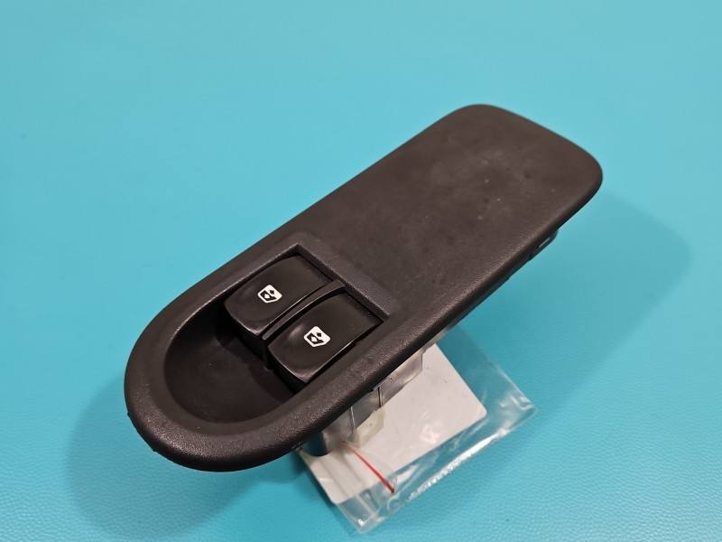 Блок кнопок склопідйомників Renault Clio 8200356519