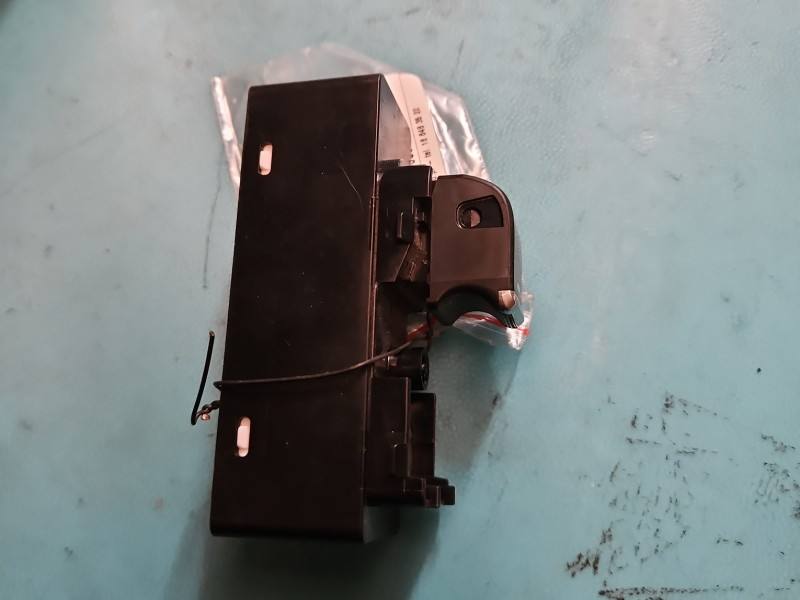 Блок кнопок склопідйомників Mazda CX-5 KA1F66370 — фото деталі 4