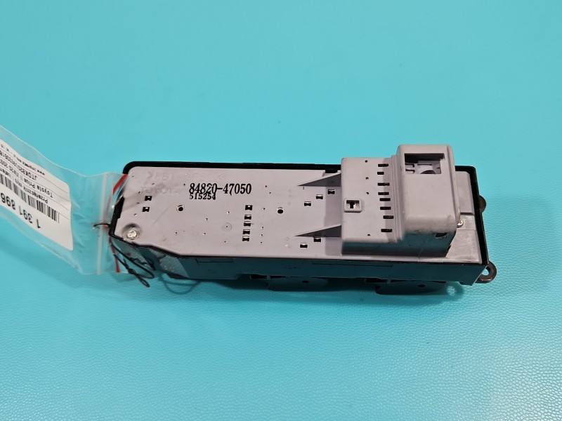 Блок кнопок склопідйомників Toyota Prius 84820-47050 — фото деталі 3