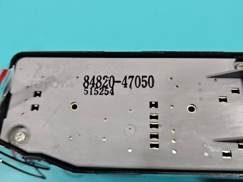 Блок кнопок склопідйомників Toyota Prius 84820-47050 — фото деталі 4