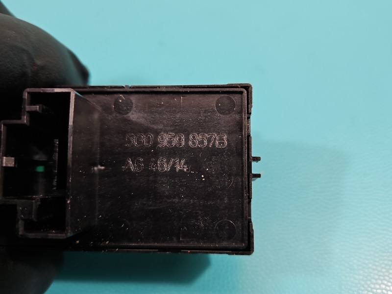 Блок кнопок склопідйомників Volkswagen Passat B8 5G0959857B — фото деталі 4