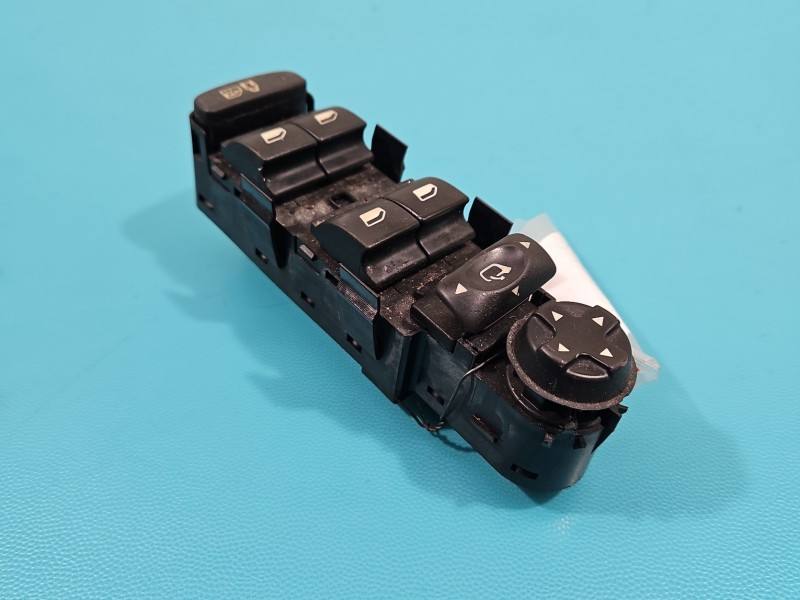 Блок кнопок стеклоподъемников Peugeot 5008 96650621ZD