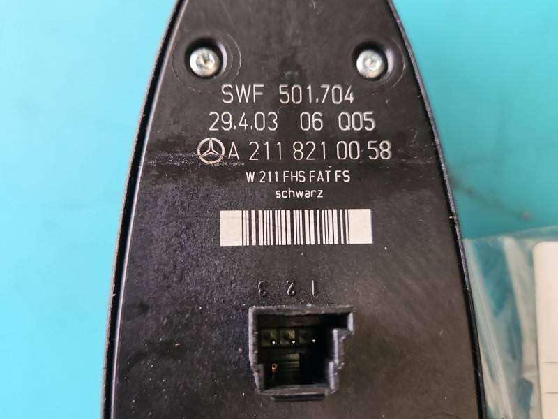 Блок кнопок склопідйомників Mercedes E W211 A2118210058 — фото деталі 2