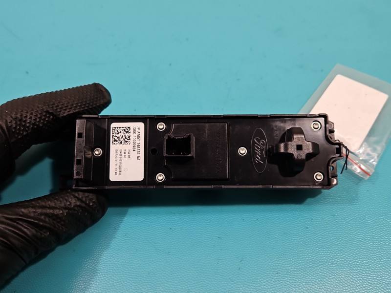 Блок кнопок склопідйомників Ford Focus AM5T14A132AA — фото деталі 3