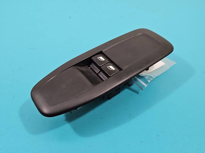 Блок кнопок склопідйомників Peugeot 208 96749245ZD
