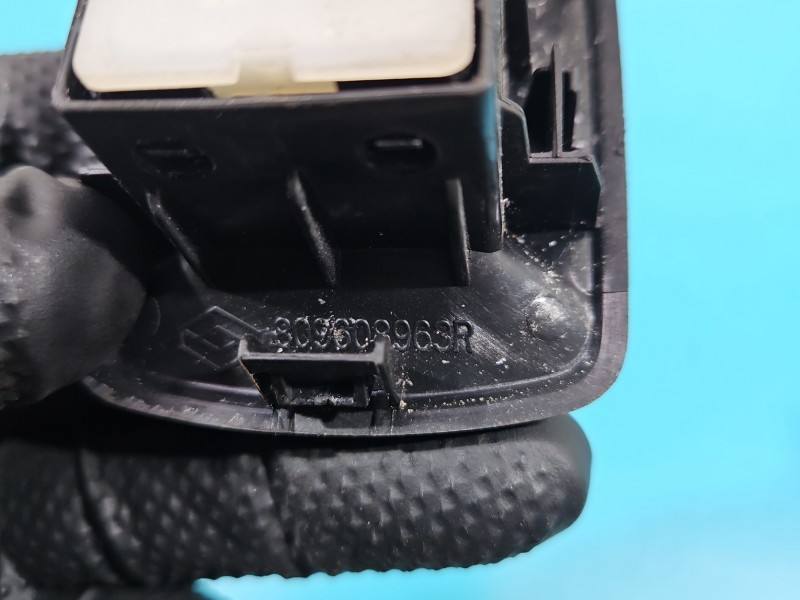 Блок кнопок стеклоподъемников Renault Trafic 809608963R — фото детали 5