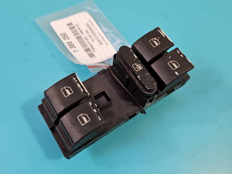Блок кнопок склопідйомників Volkswagen Golf plus 1K4959857