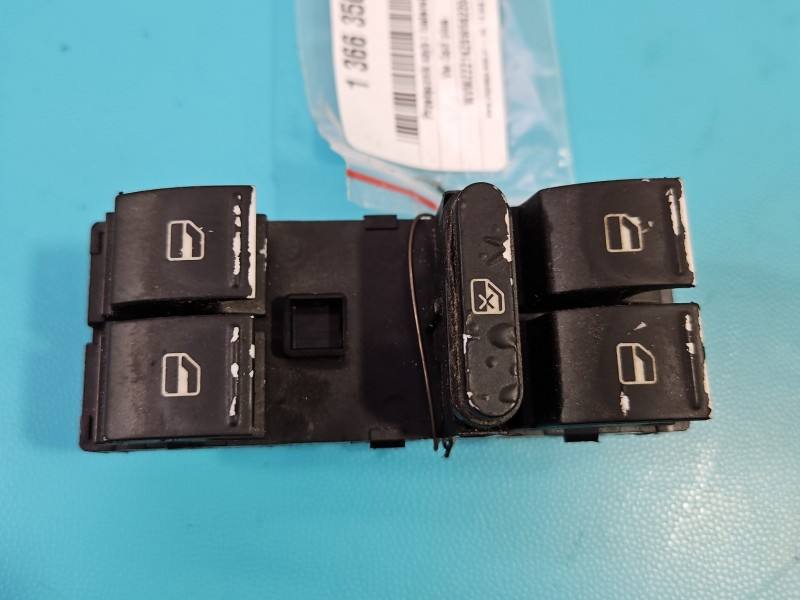 Блок кнопок склопідйомників Volkswagen Golf plus 1K4959857 — фото деталі 2