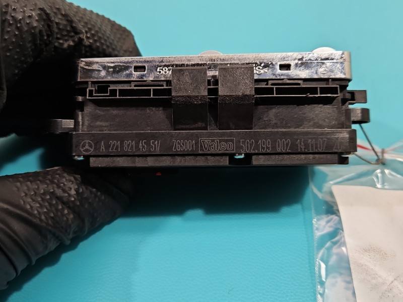 Блок кнопок склопідйомників Mercedes S W221 A2218214551 — фото деталі 5