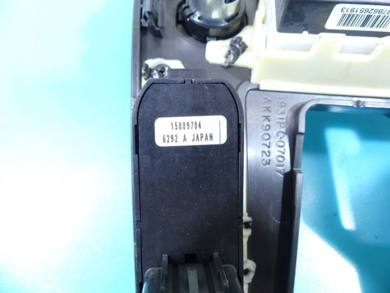 Блок кнопок склопідйомників Suzuki XL 7 15889784 — фото деталі 5