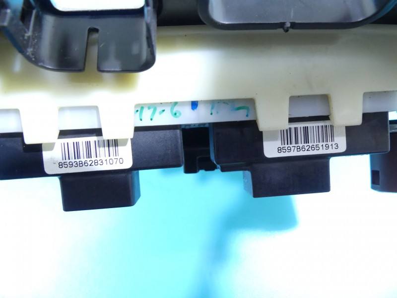 Блок кнопок склопідйомників Suzuki XL 7 15889784 — фото деталі 7
