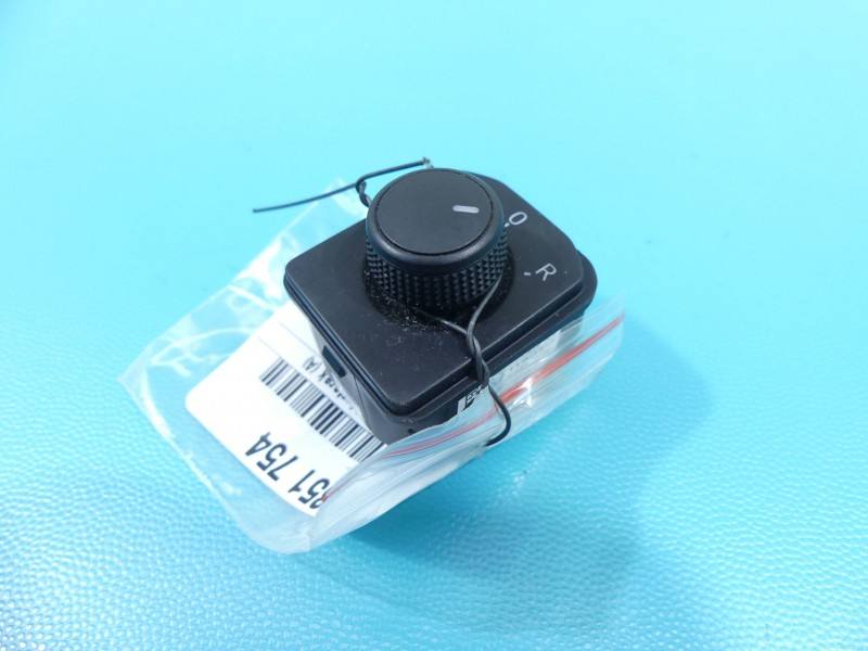 Блок кнопок склопідйомників Seat Ibiza 6F0959566