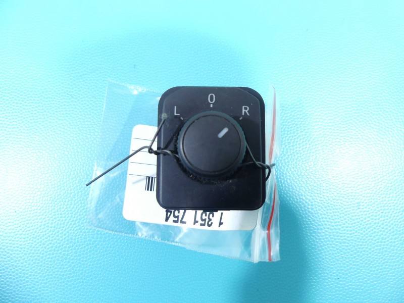 Блок кнопок склопідйомників Seat Ibiza 6F0959566 — фото деталі 2