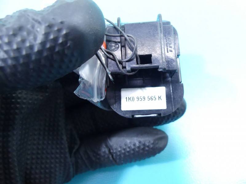 Блок кнопок склопідйомників Volkswagen Golf 6 1K0959565K — фото деталі 4