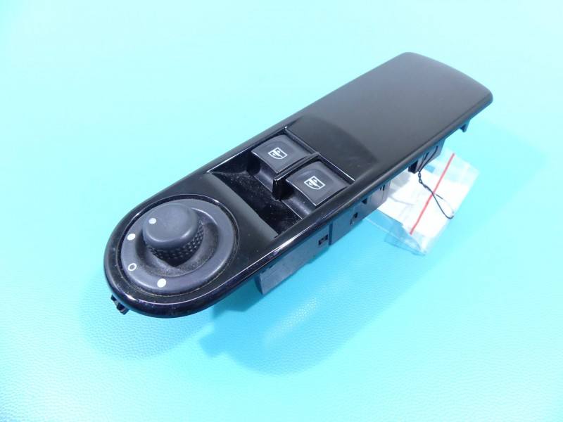 Блок кнопок склопідйомників Renault Clio 254118722R