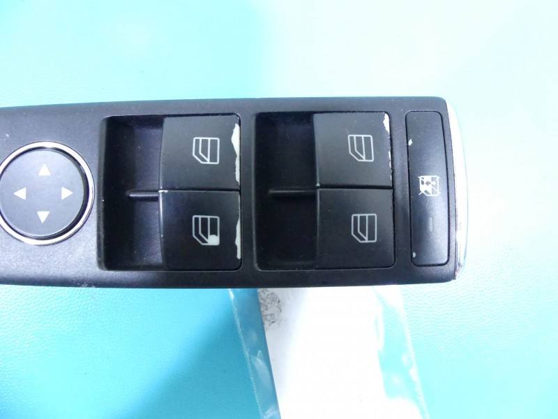 Блок кнопок склопідйомників Mercedes C W204 A2048703558 — фото деталі 3
