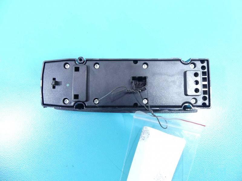 Блок кнопок склопідйомників Mercedes C W204 A2048703558 — фото деталі 4