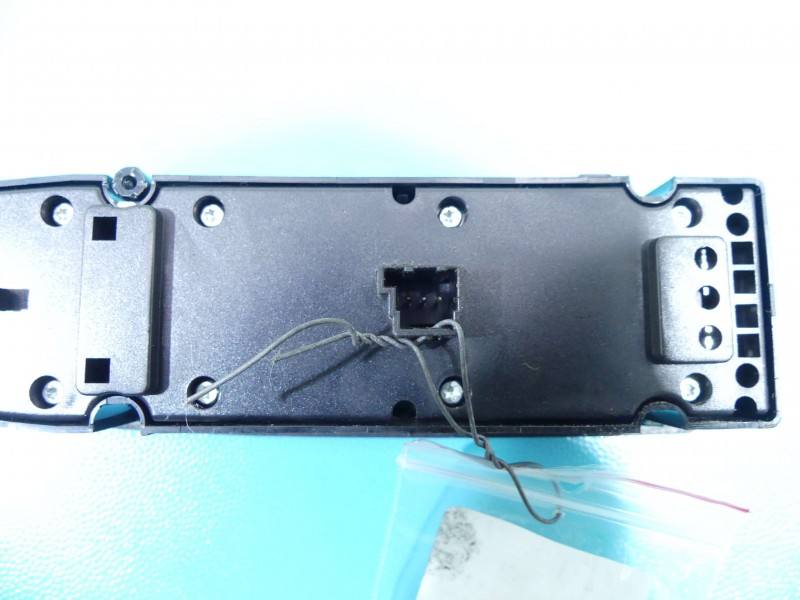 Блок кнопок склопідйомників Mercedes C W204 A2048703558 — фото деталі 5