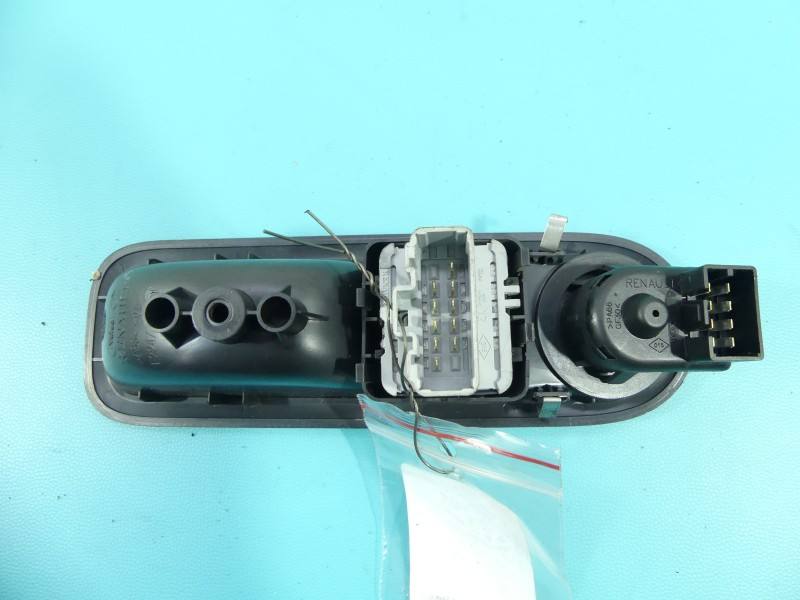 Блок кнопок стеклоподъемников Renault Clio 8200356515B — фото детали 3