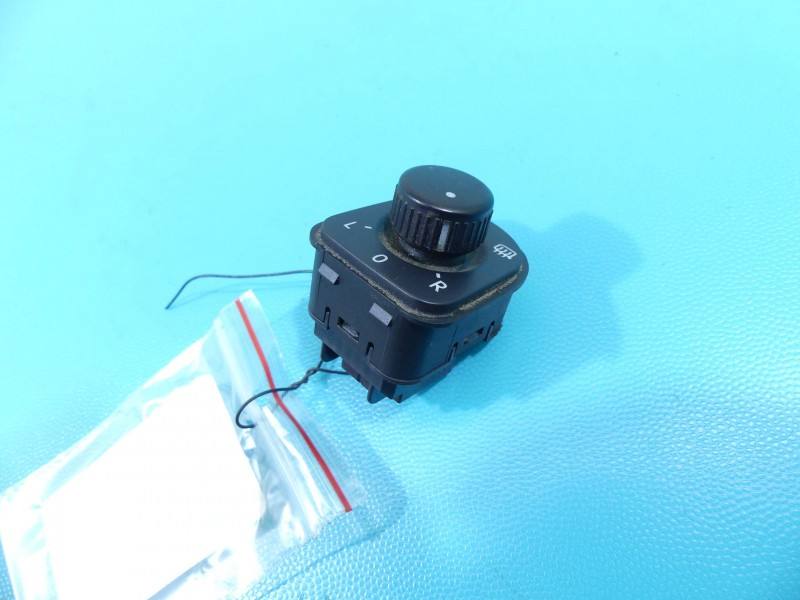 Блок кнопок склопідйомників Volkswagen Passat B7 1K0959565K