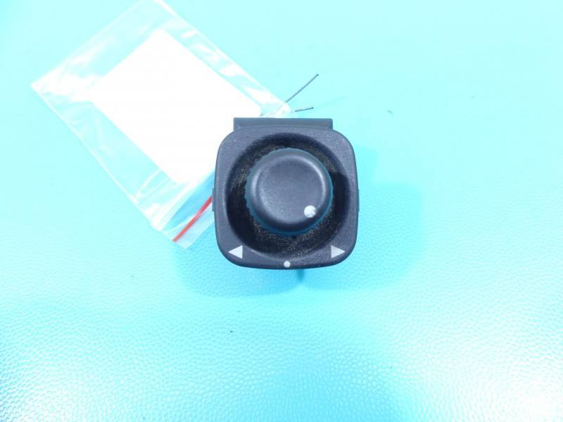 Блок кнопок стеклоподъемников Mazda Tribute YL8414B003AAW — фото детали 2